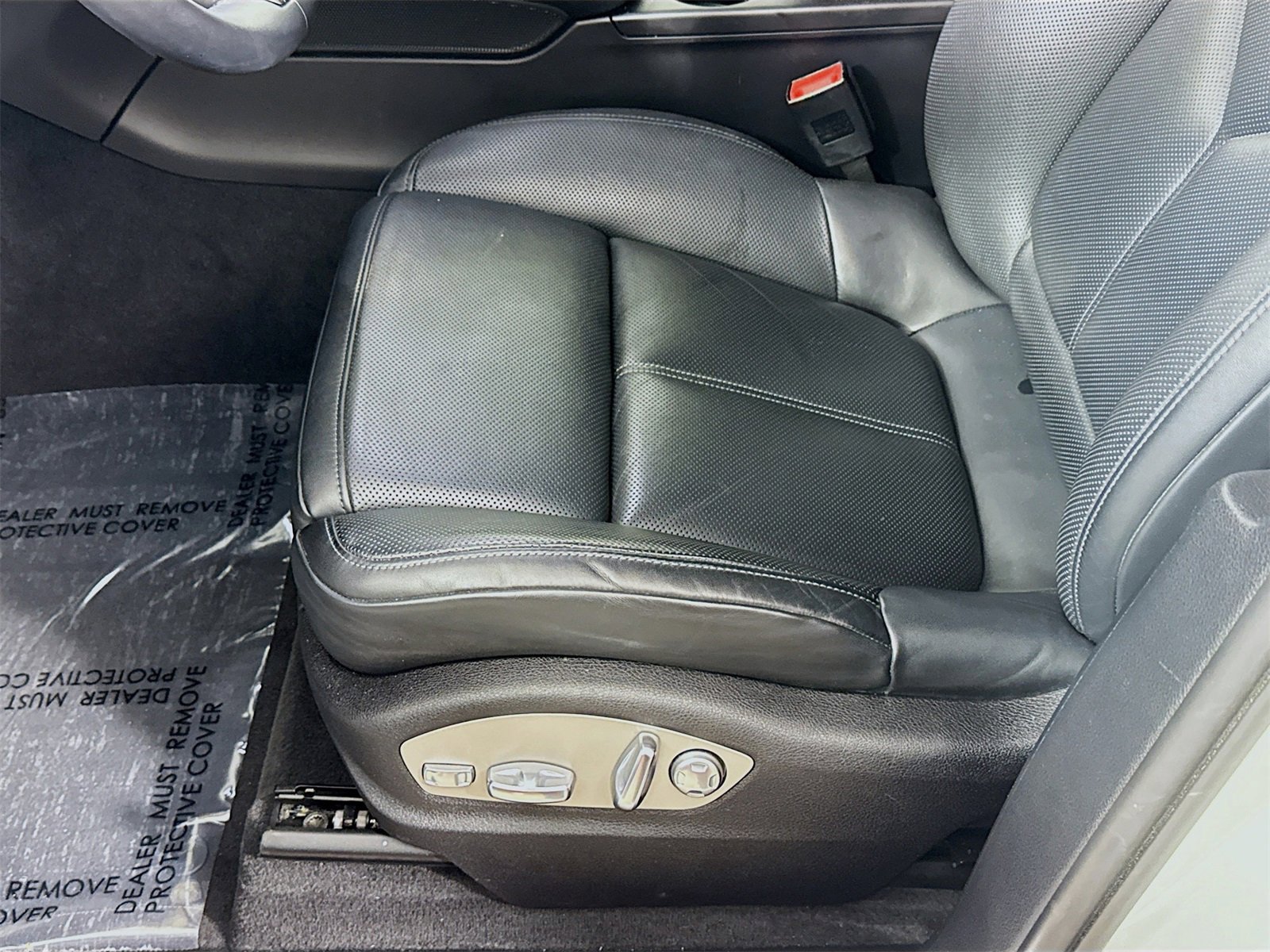 Certified 2024 Porsche Macan image 16