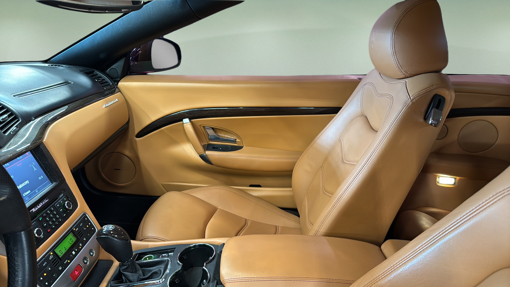 Used 2015 Maserati GranTurismo Convertible RWD image 34