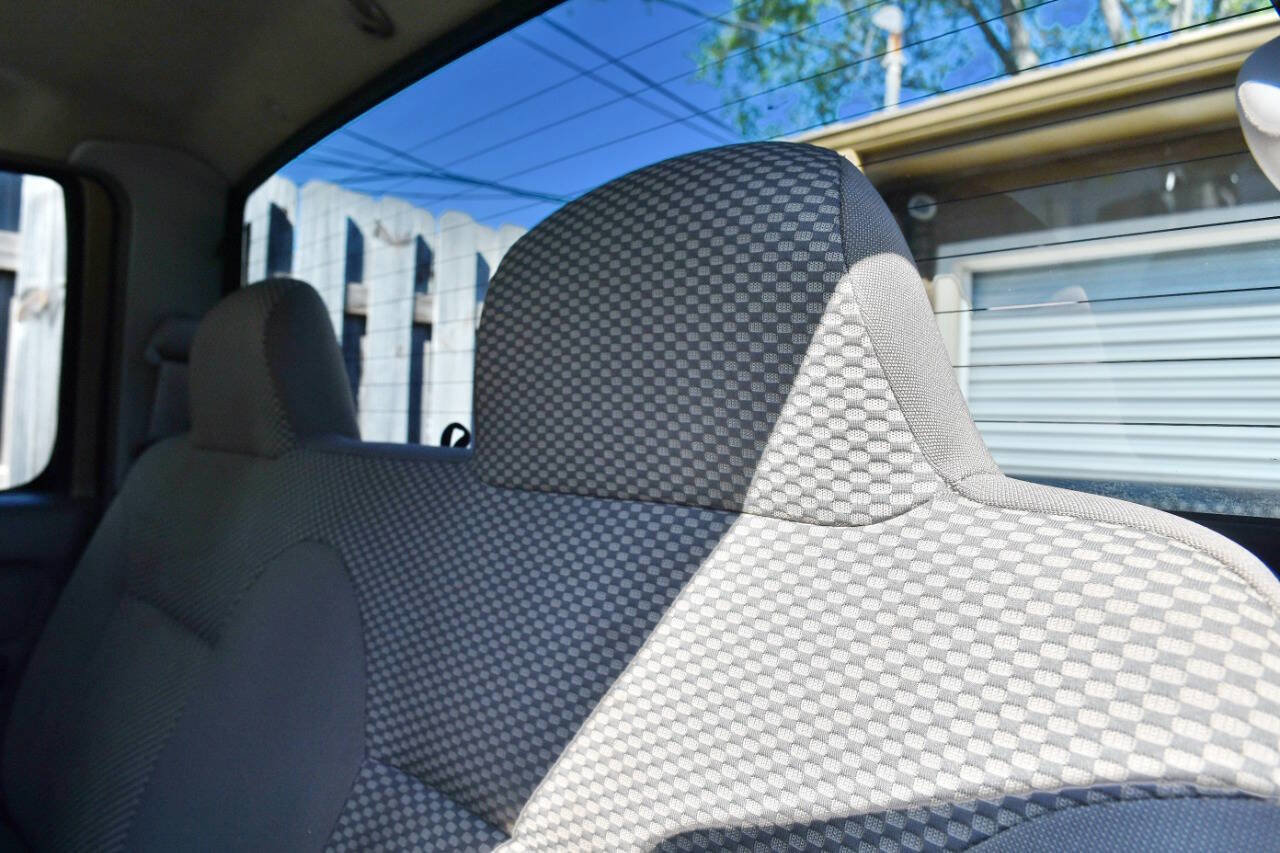 Used 2001 Nissan Frontier SE image 14