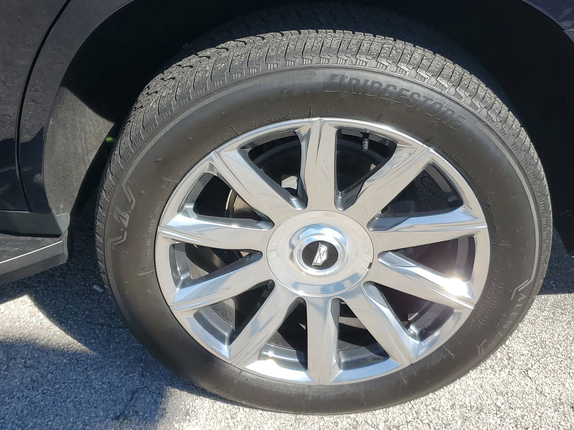 Used 2024 Cadillac Escalade Premium Luxury Platinum image 5