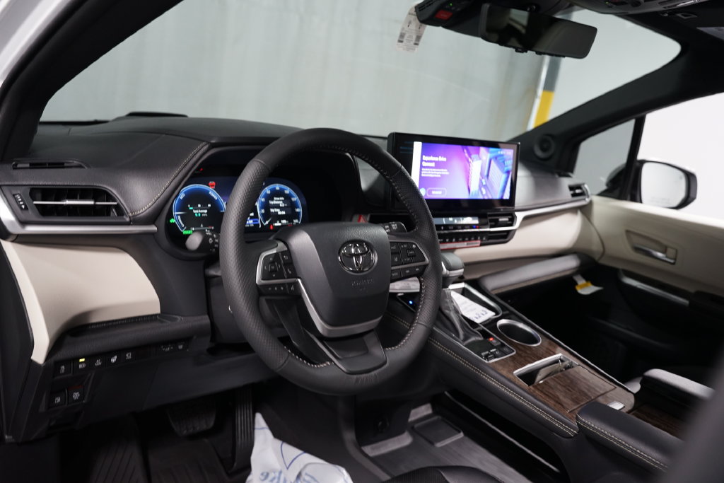 New 2026 Toyota Sienna Platinum AWD/4WD image 11