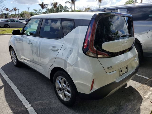 Certified 2024 Kia Soul S image 3