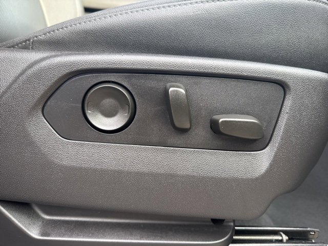 Used 2024 GMC Sierra 1500 SLT image 12