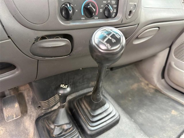 Used 1999 Ford F150 XLT image 4