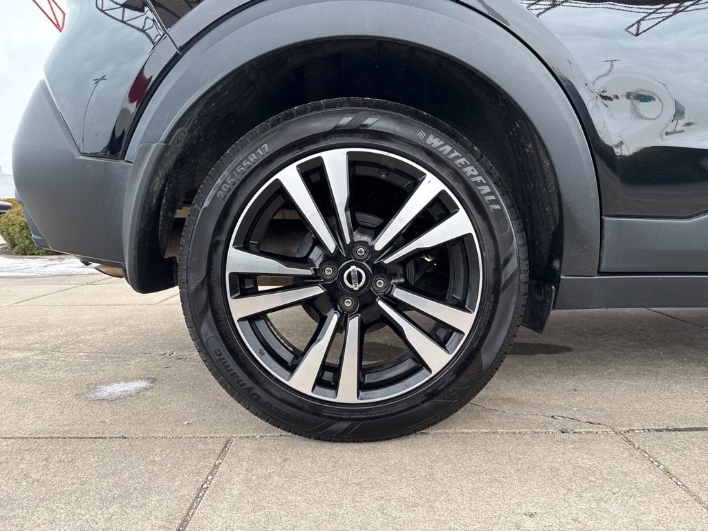 Used 2019 Nissan Kicks SV image 28