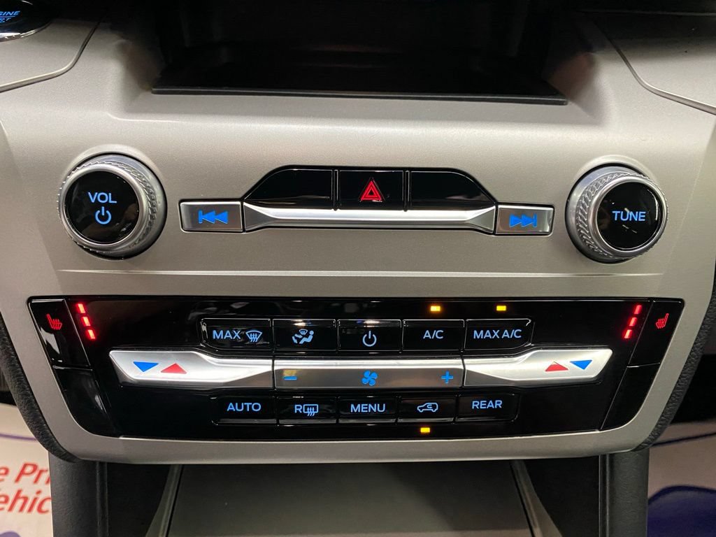Used 2022 Ford Explorer XLT AWD/4WD image 26