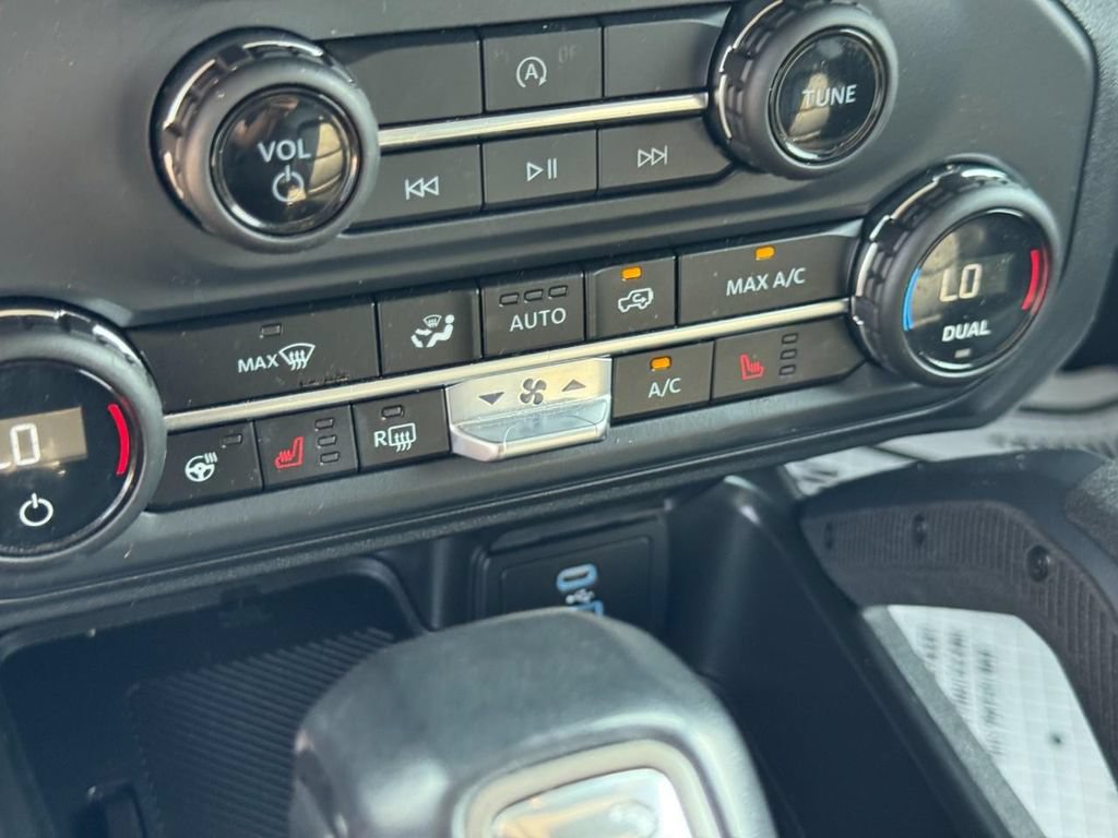 Used 2025 Ford Bronco Badlands AWD/4WD image 22