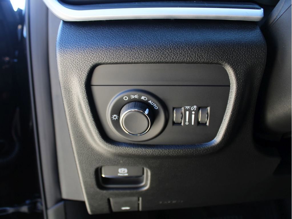 New 2025 Jeep Grand Cherokee L Laredo image 12