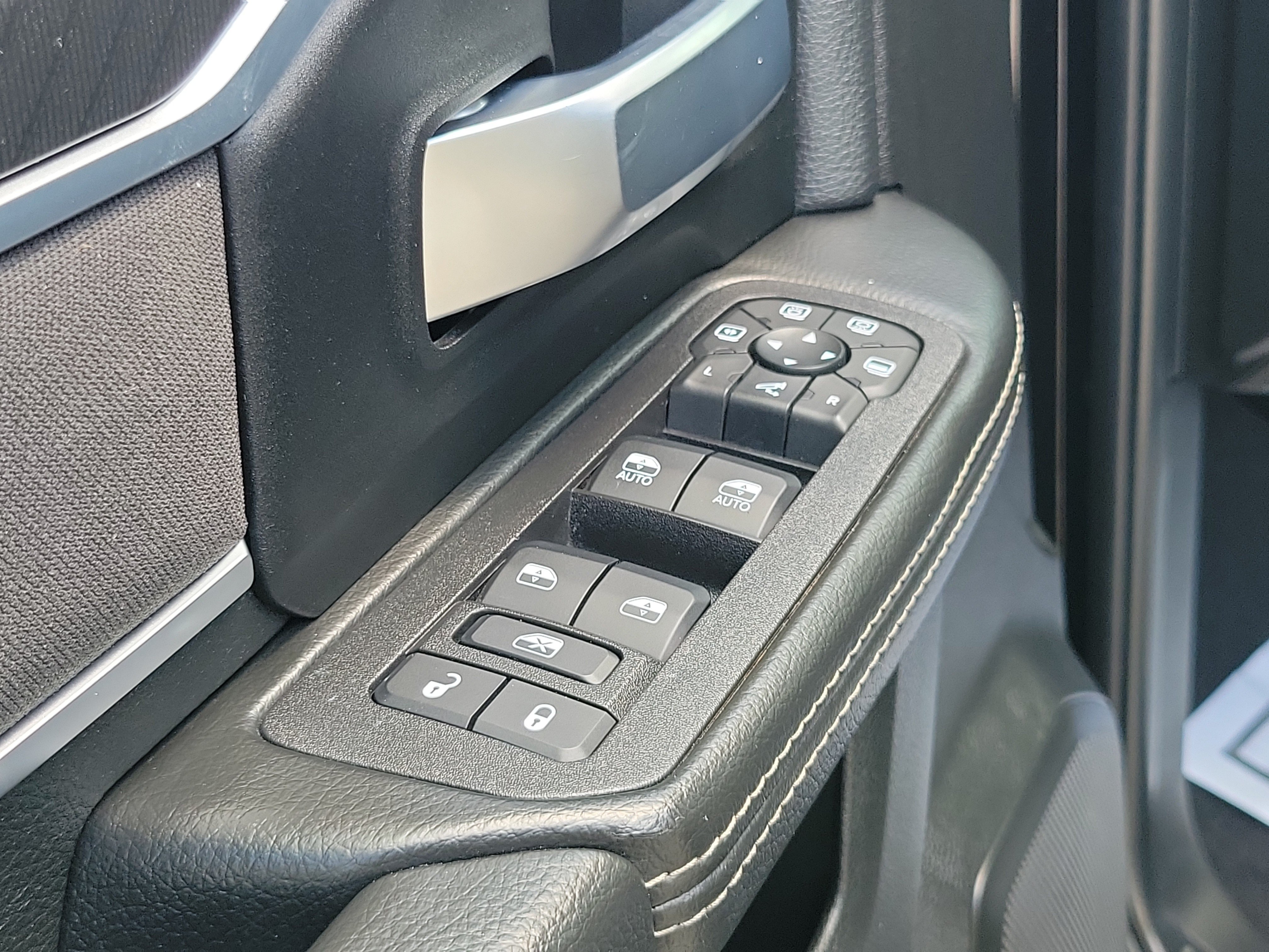Used 2025 RAM 2500 Big Horn AWD/4WD image 15
