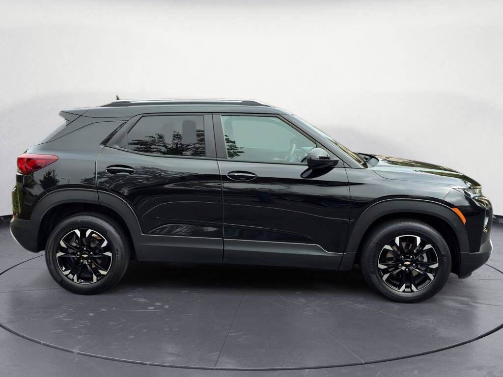 Used 2023 Chevrolet TrailBlazer LT FWD image 3