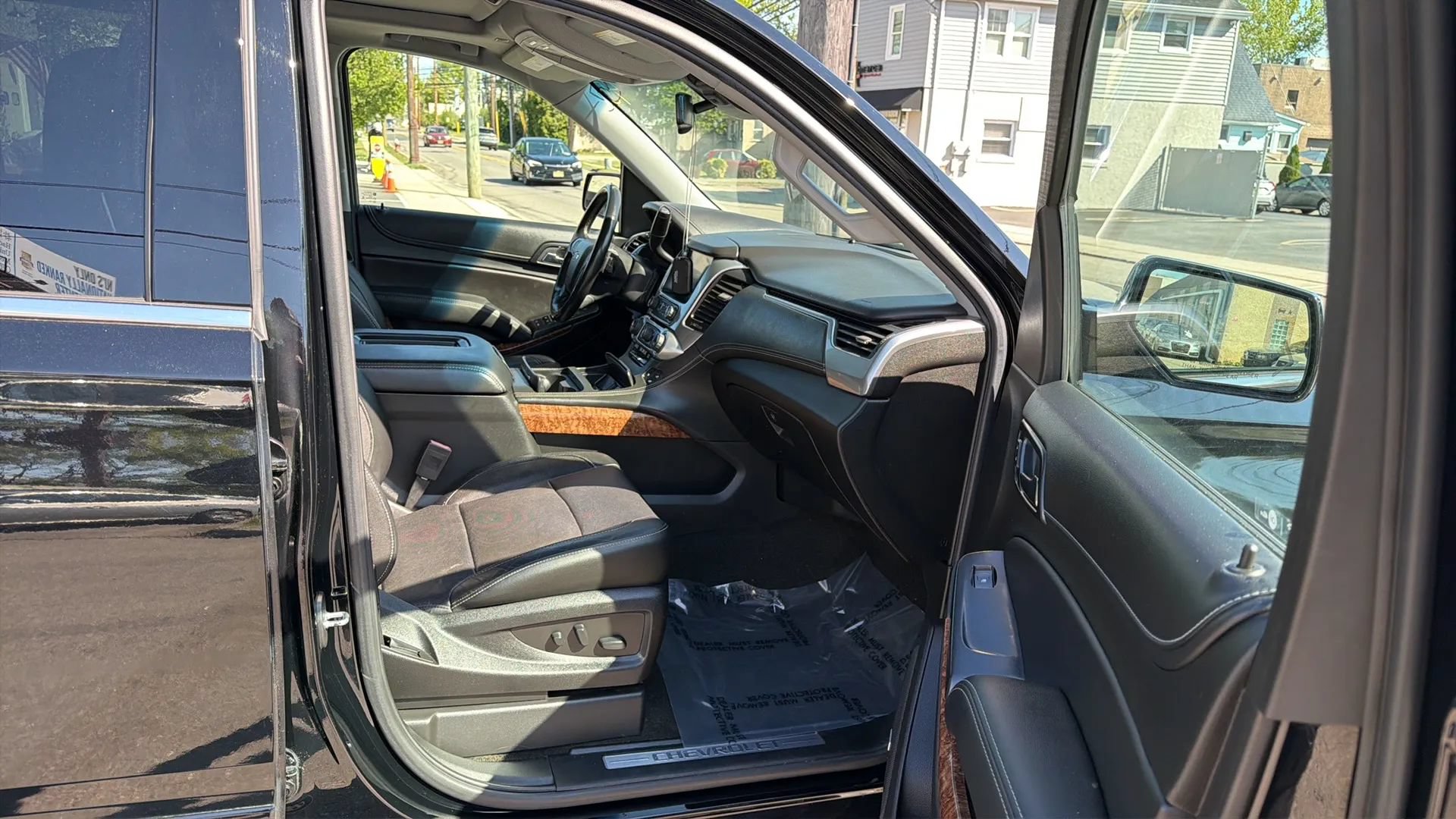 Used 2018 Chevrolet Suburban Premier AWD/4WD image 24