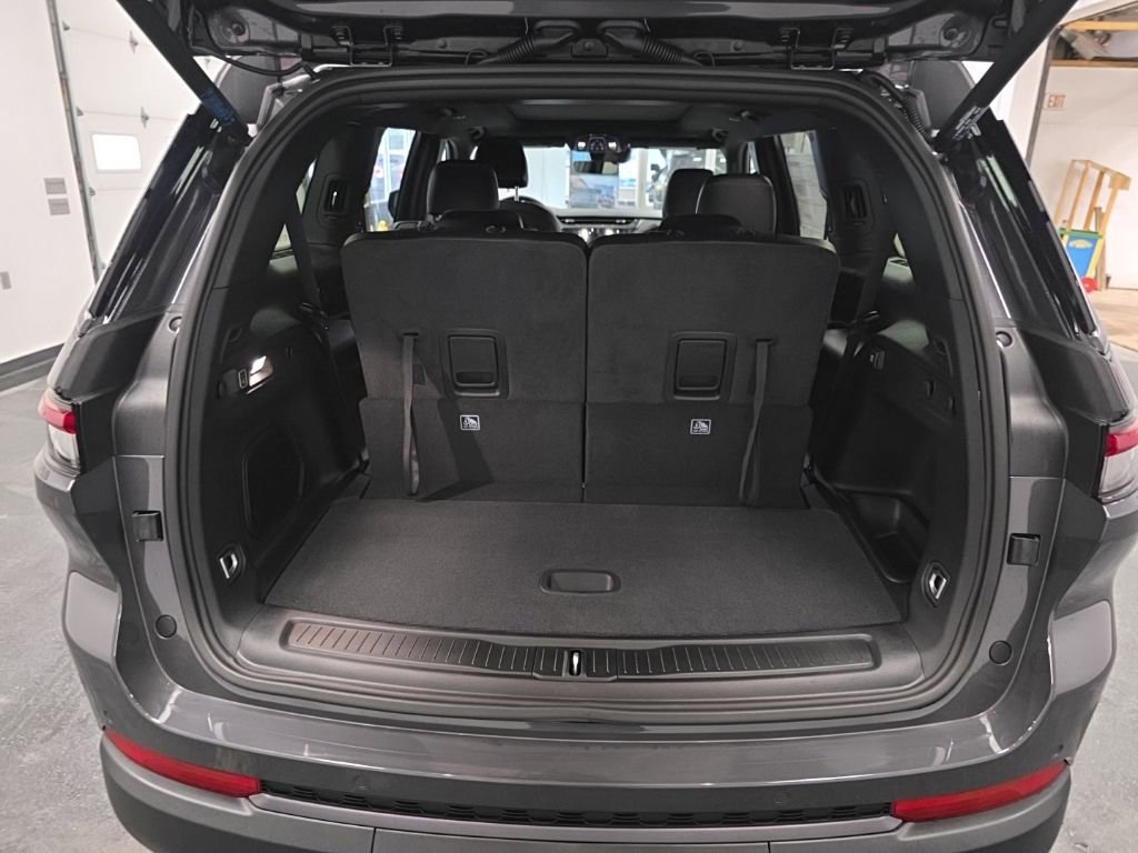 New 2026 Jeep Grand Cherokee L Limited w/ Limited Altitude Package image 34