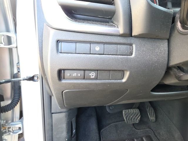 Used 2023 Nissan Rogue SV image 14