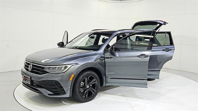 Used 2023 Volkswagen Tiguan SE R-Line FWD image 30
