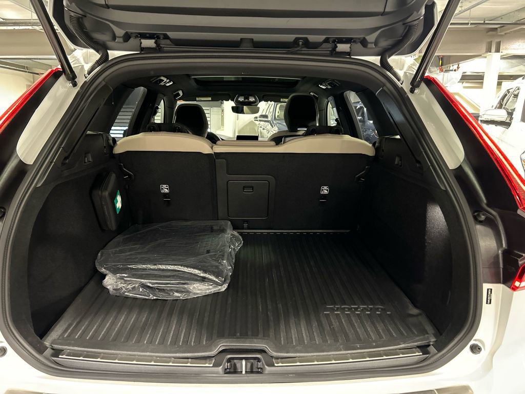 Used 2026 Volvo XC60 B5 Plus w/ Protection Package Premier AWD/4WD image 26