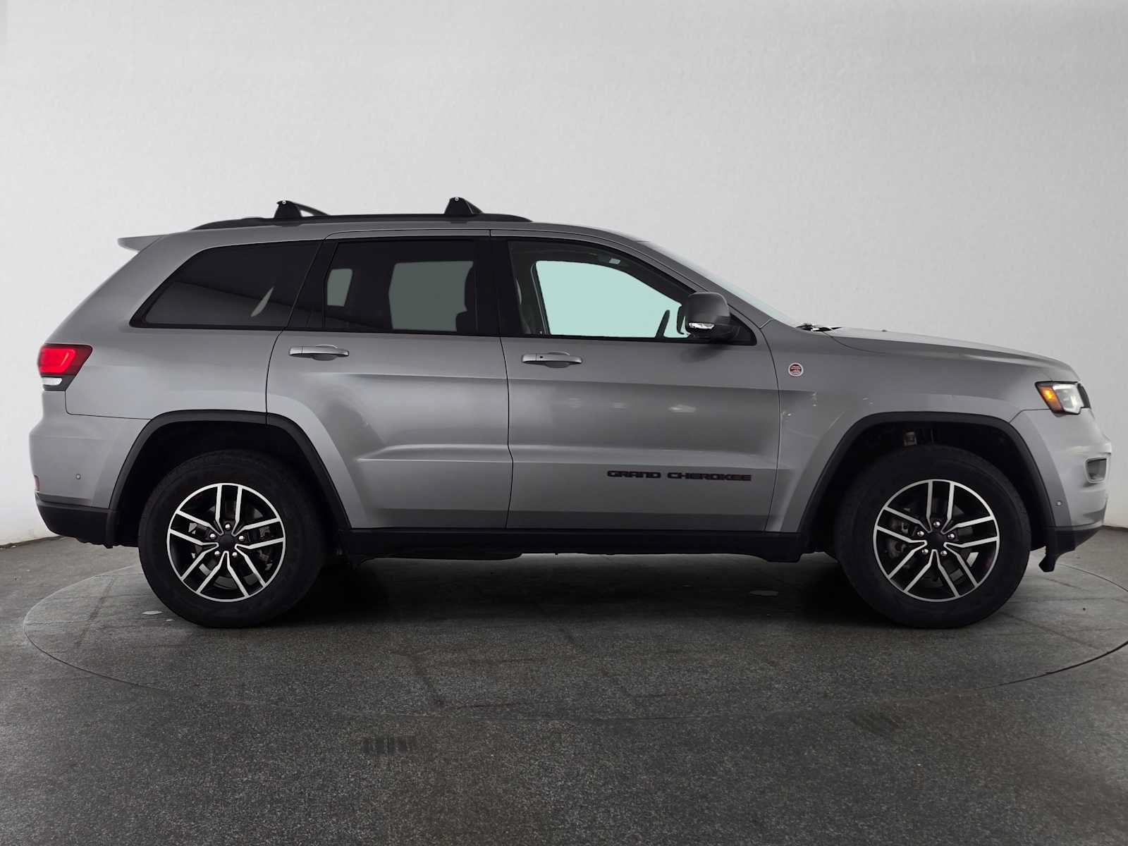 Used 2020 Jeep Grand Cherokee Trailhawk w/ Premium Lighting Group AWD/4WD image 2