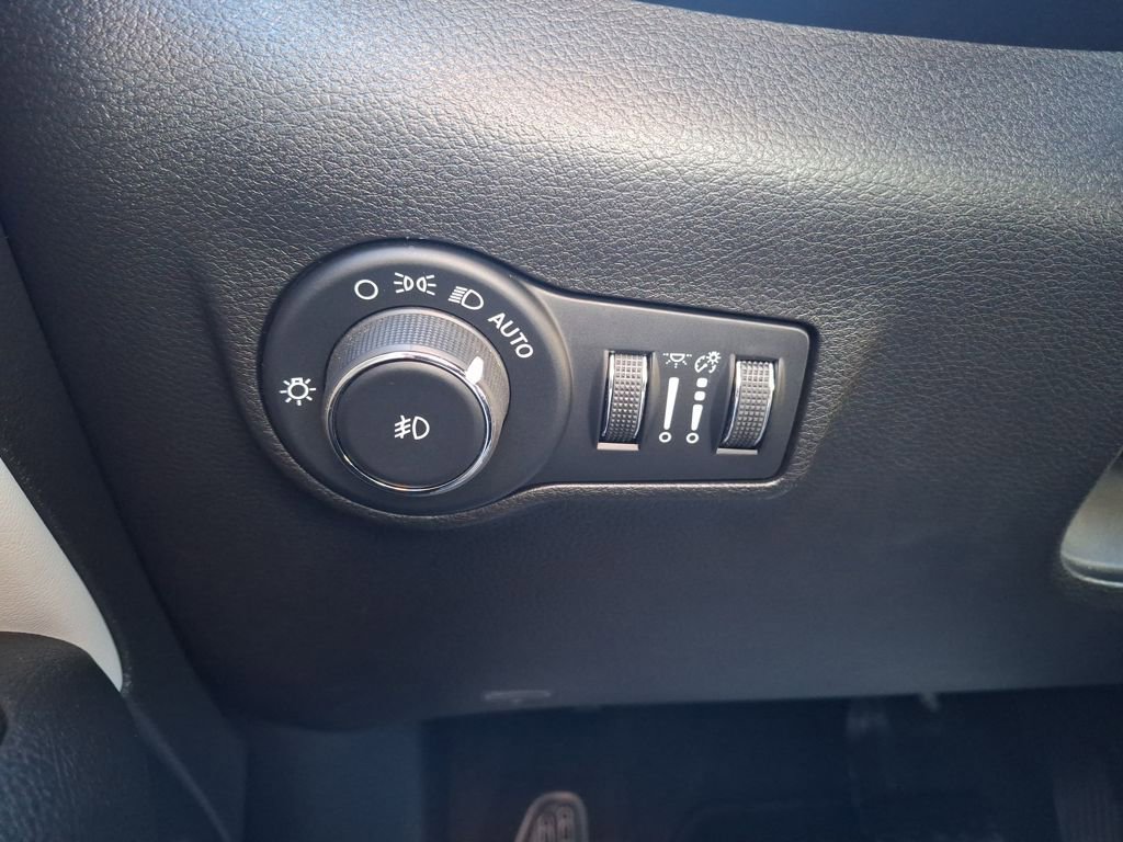 Used 2024 Jeep Compass Limited w/ Sun and Sound Group image 24