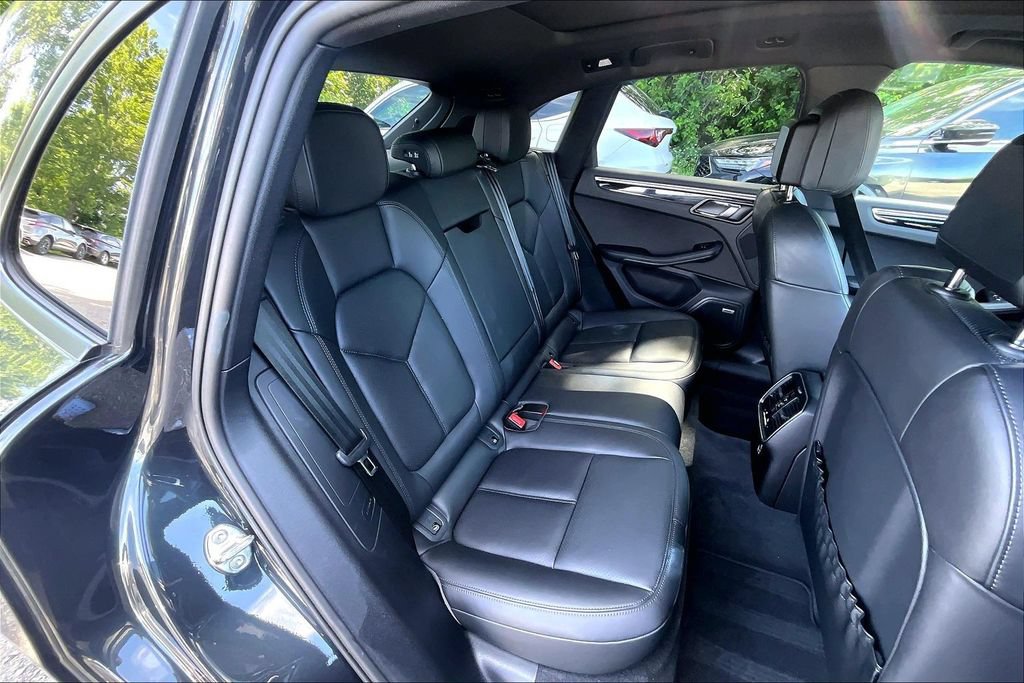 Used 2022 Porsche Macan w/ Premium Package Plus AWD/4WD image 38