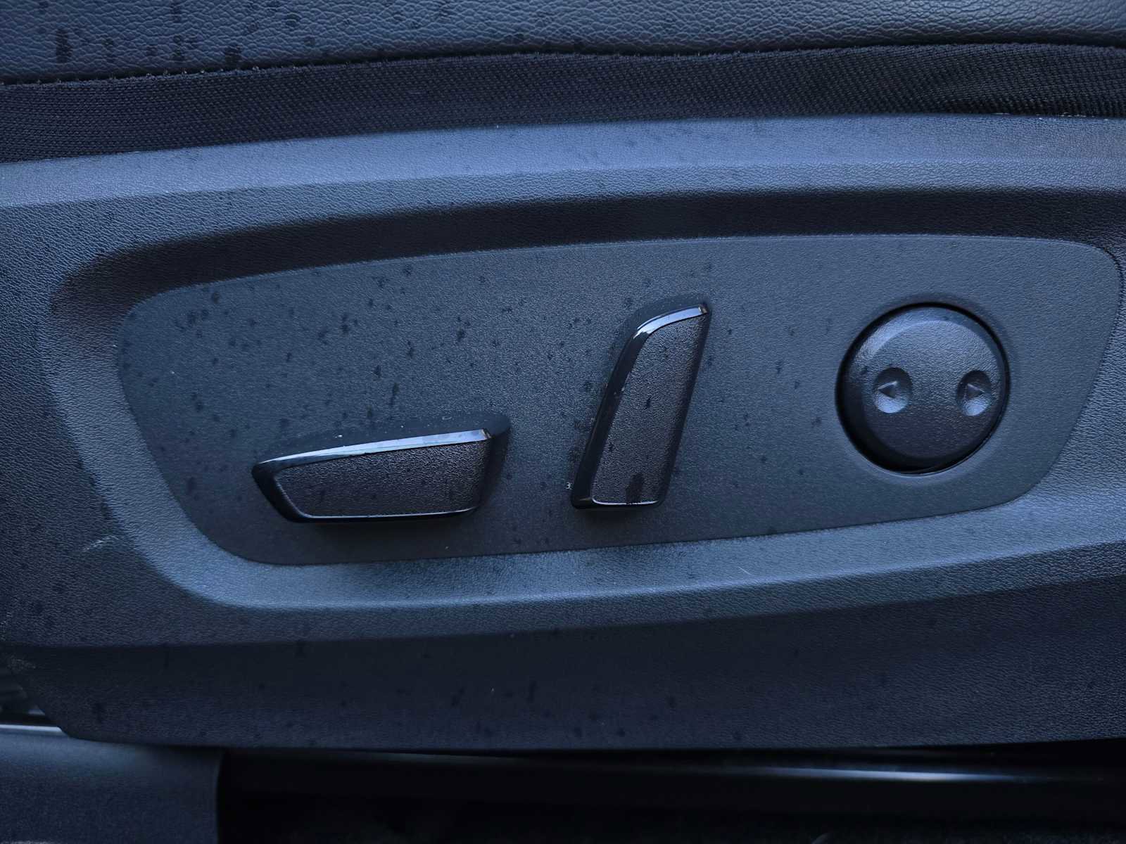 Used 2024 Nissan Pathfinder SL w/ Black Appearance Package image 23