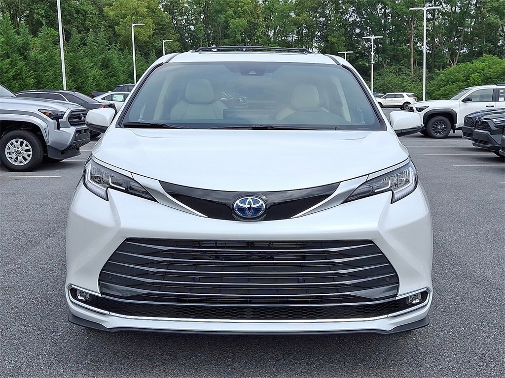 New 2025 Toyota Sienna Limited image 8