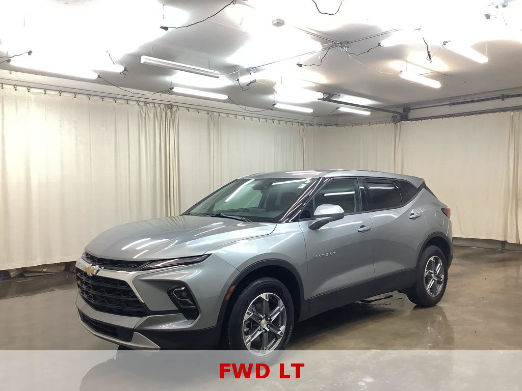 Used 2025 Chevrolet Blazer LT FWD image 1