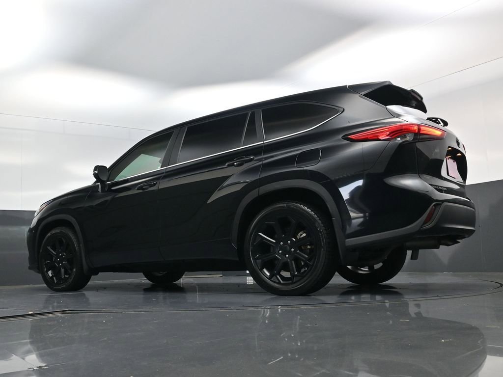 Used 2023 Toyota Highlander LE FWD image 20