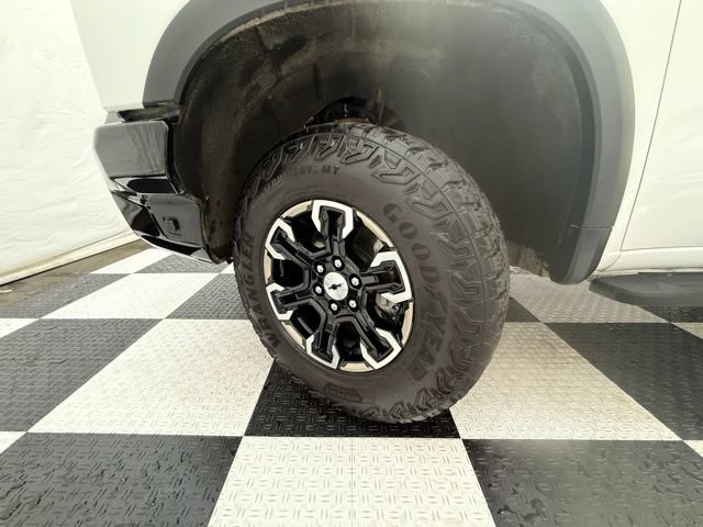 Used 2024 Chevrolet Silverado 1500 ZR2 AWD/4WD image 11