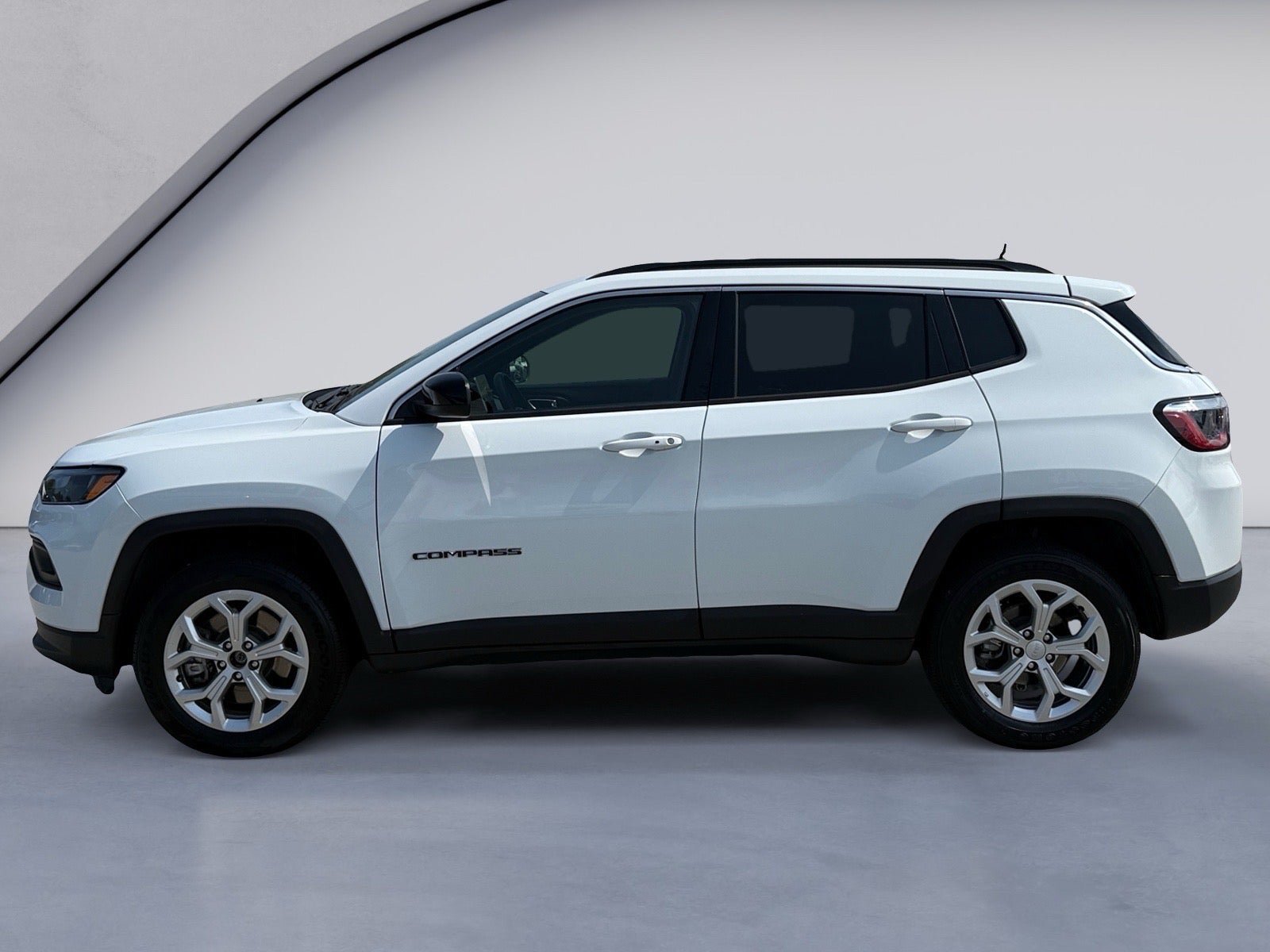 Used 2024 Jeep Compass Latitude AWD/4WD image 2