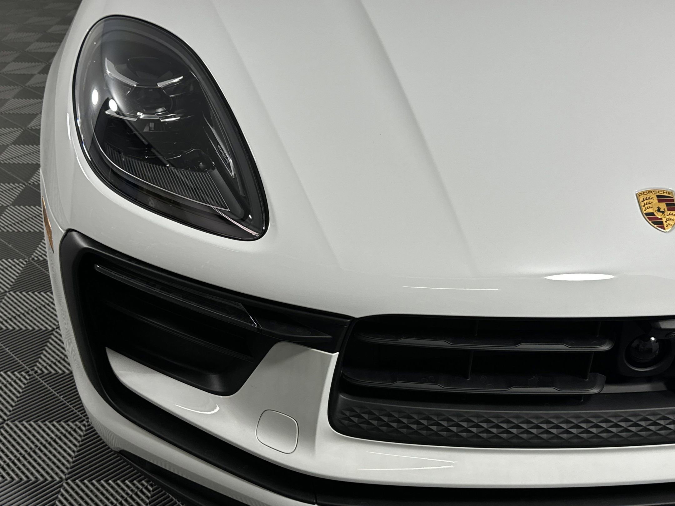 Used 2025 Porsche Macan image 11