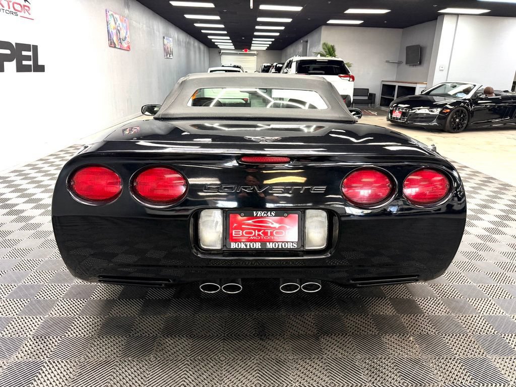 Used 2004 Chevrolet Corvette Convertible w/ Preferred Equipment Group RWD image 13