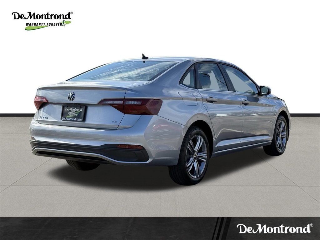 Used 2024 Volkswagen Jetta SE image 5