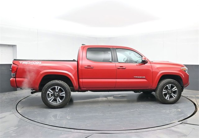 Used 2017 Toyota Tacoma TRD Sport w/ Tow Package (A/T) image 16