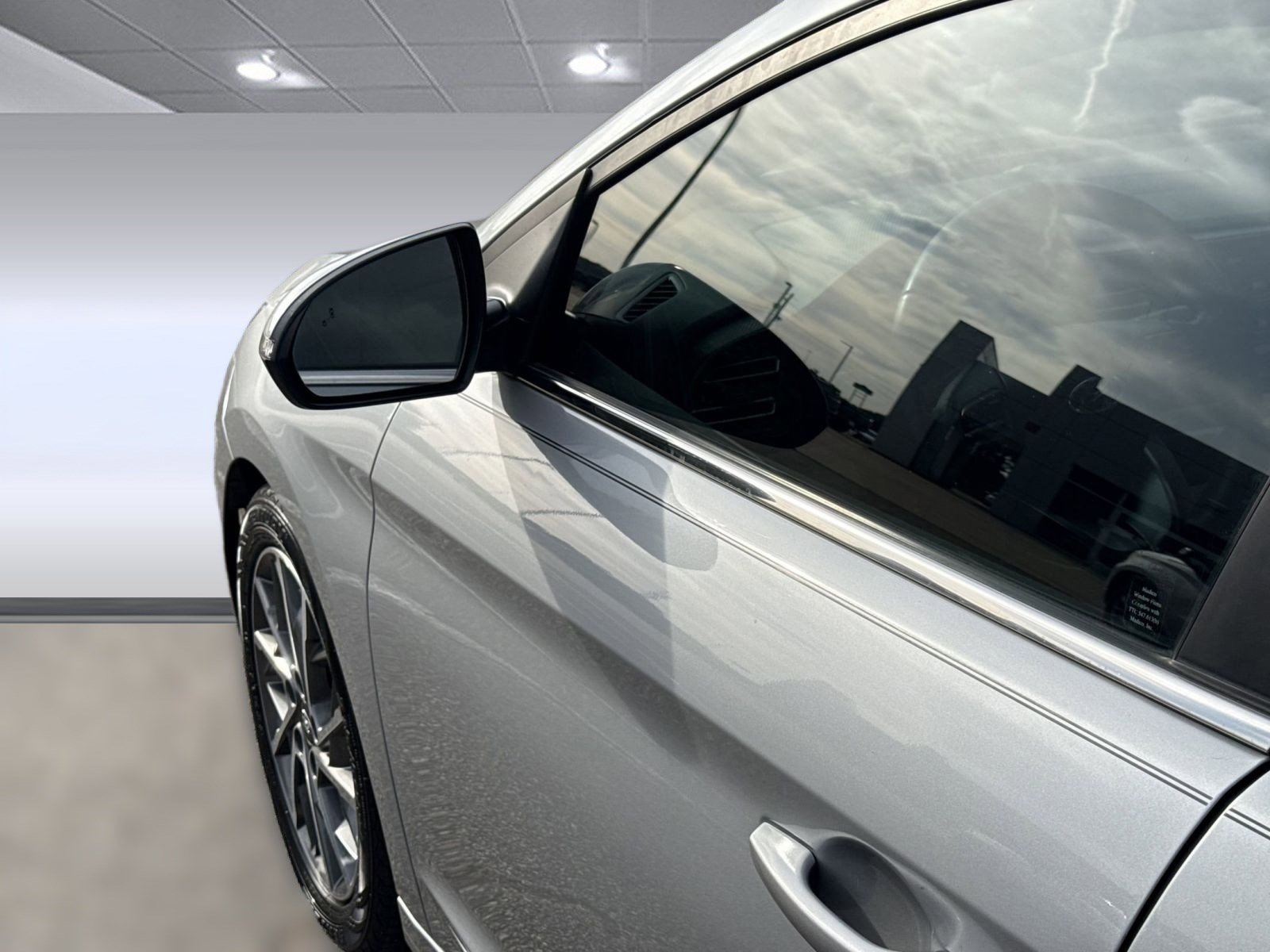 Used 2020 Hyundai Elantra Limited image 19