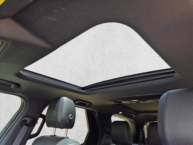 Used 2020 Land Rover Discovery Landmark AWD/4WD image 18