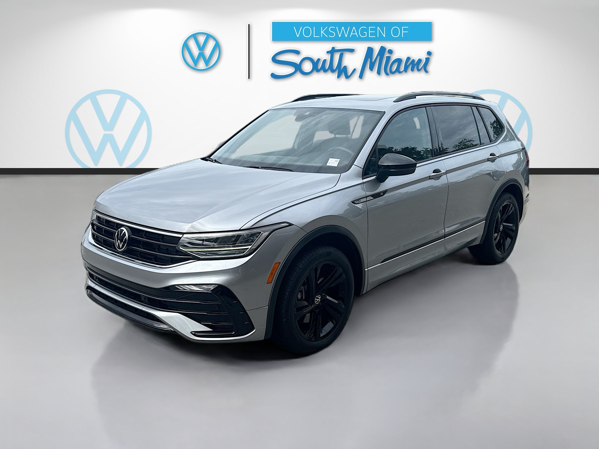 Used 2023 Volkswagen Tiguan SE R-Line FWD image 3