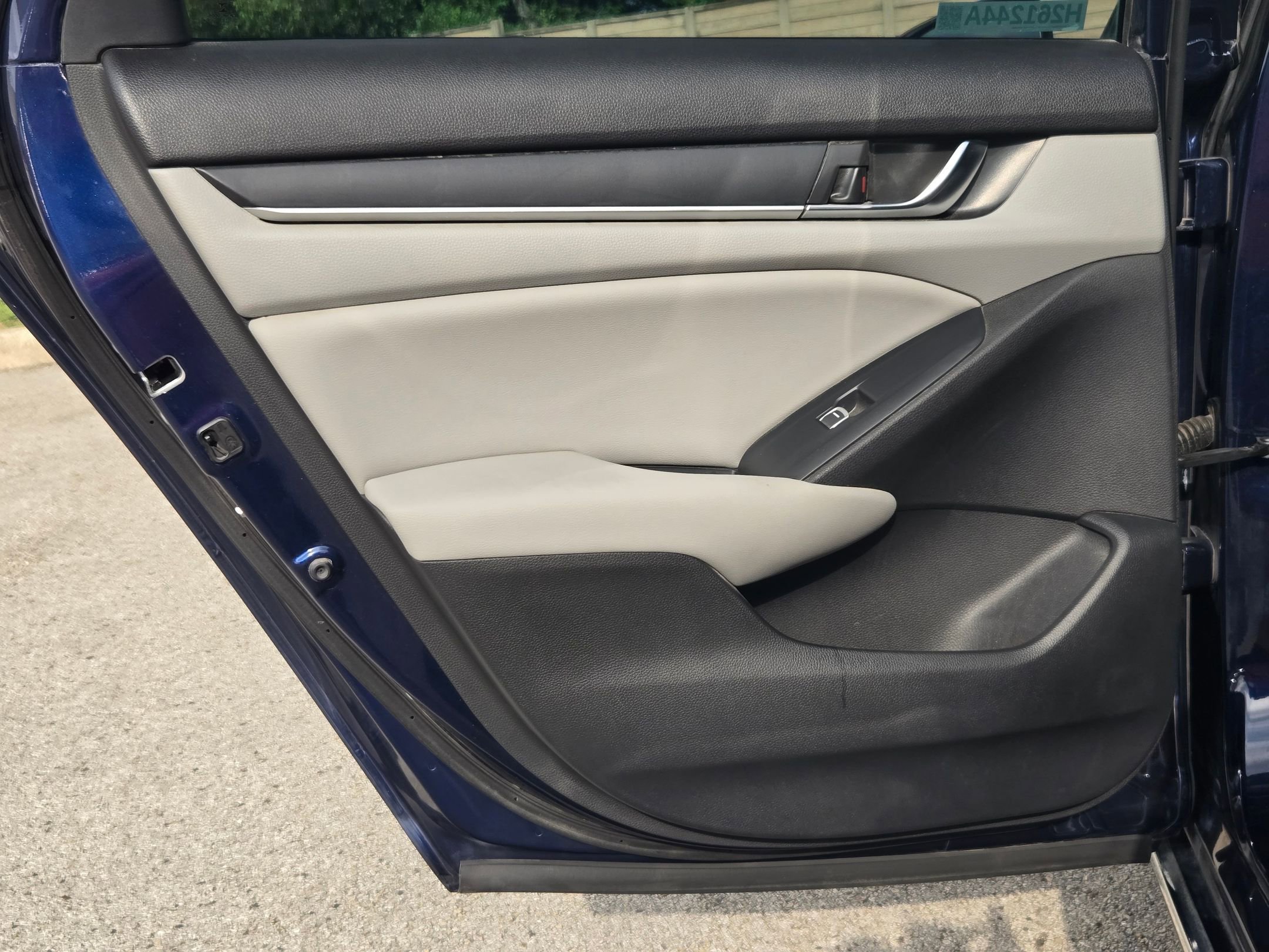 Used 2018 Honda Accord EX image 9