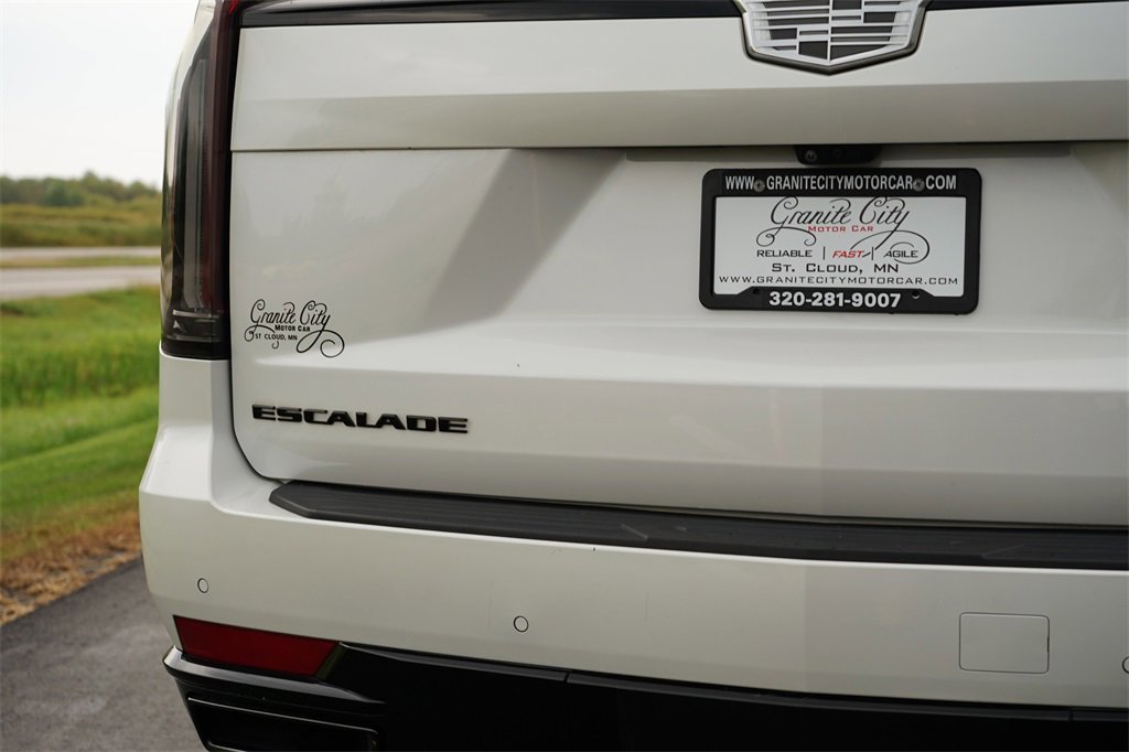 Used 2023 Cadillac Escalade ESV Sport Platinum w/ LPO, ONYX Package image 9