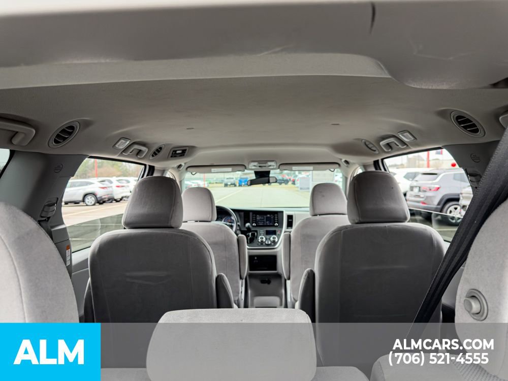 Used 2020 Toyota Sienna L image 23