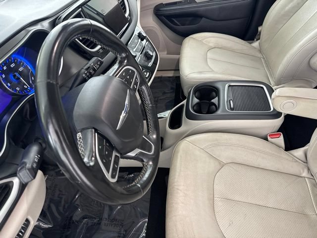Used 2021 Chrysler Pacifica Touring-L FWD image 23