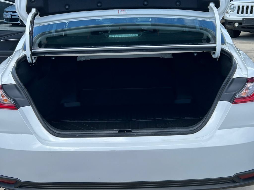 Used 2025 Toyota Camry SE w/ Convenience Package FWD image 14