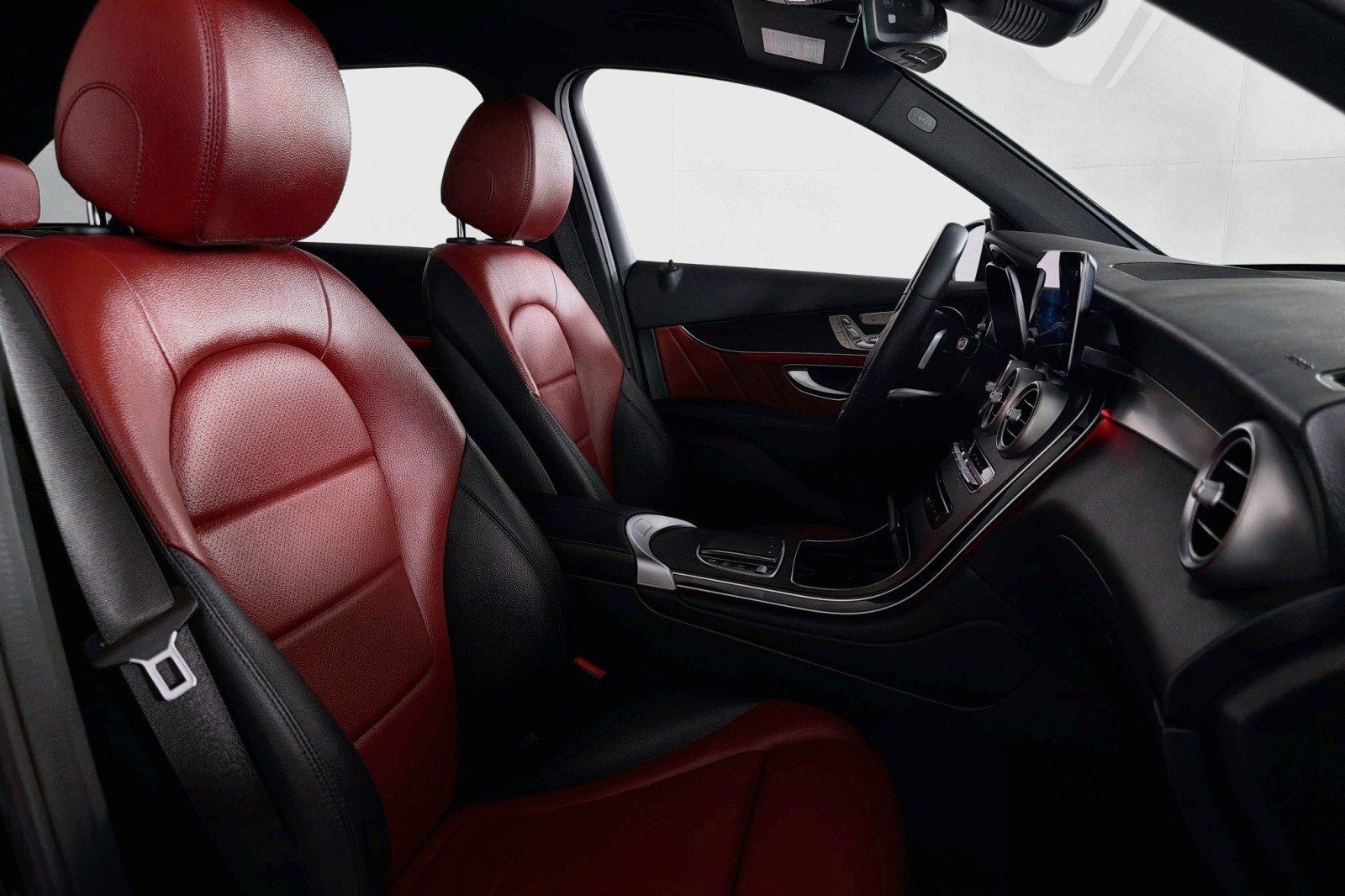 Certified 2022 Mercedes-Benz GLC 300 4MATIC w/ AMG Line image 8