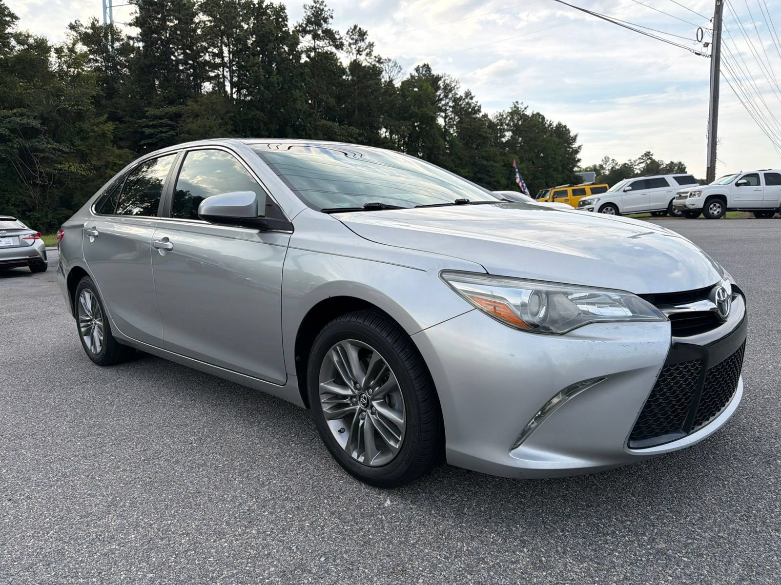 Used 2017 Toyota Camry SE FWD image 3