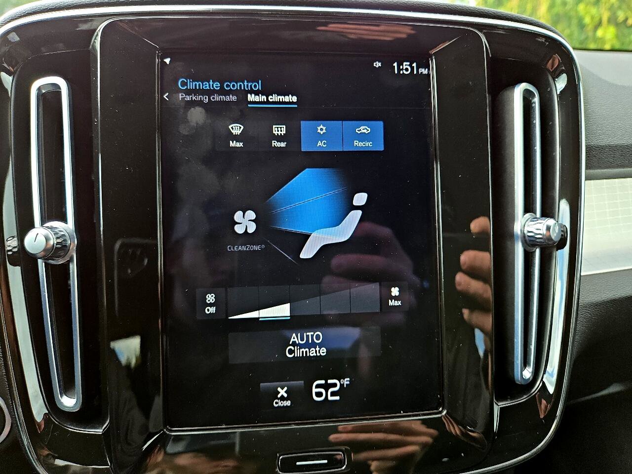 Used 2021 Volvo XC40 T4 Momentum image 20