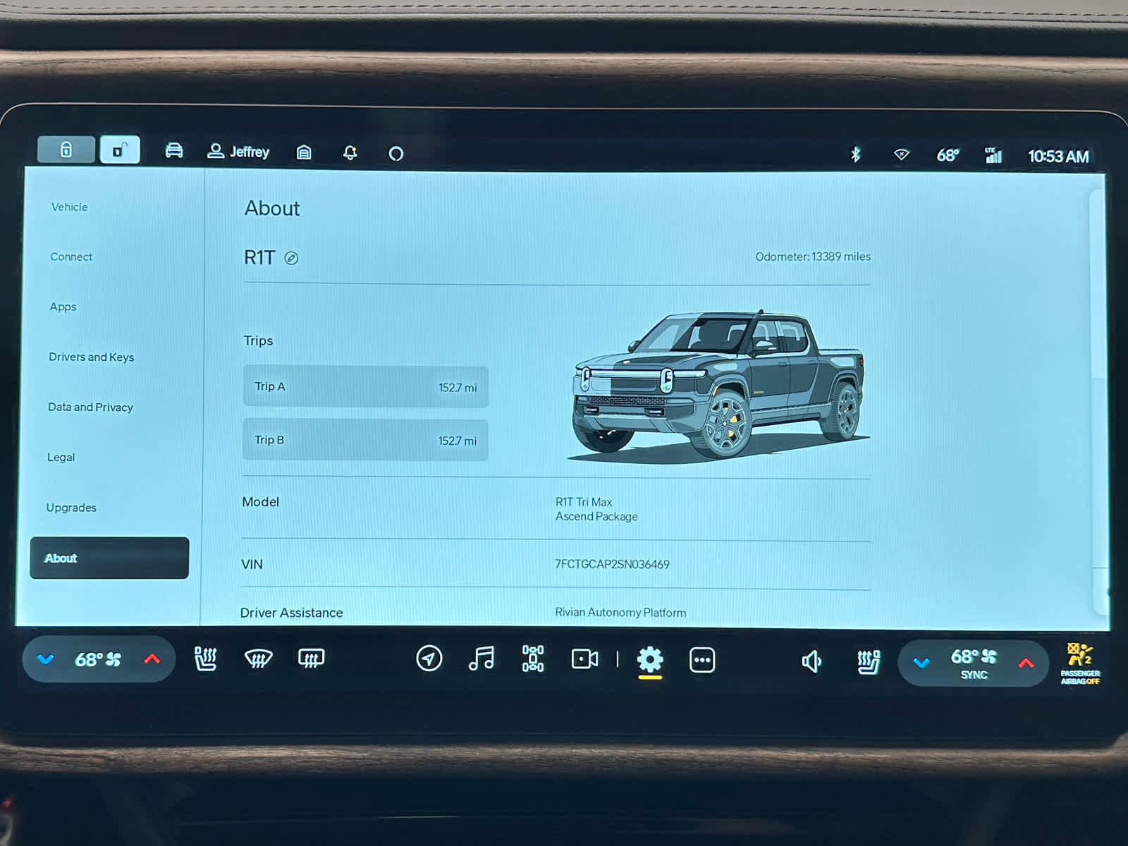 Used 2025 Rivian R1T Premium image 32