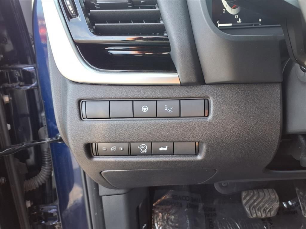 Certified 2025 Nissan Rogue SL w/ Tech Package image 14