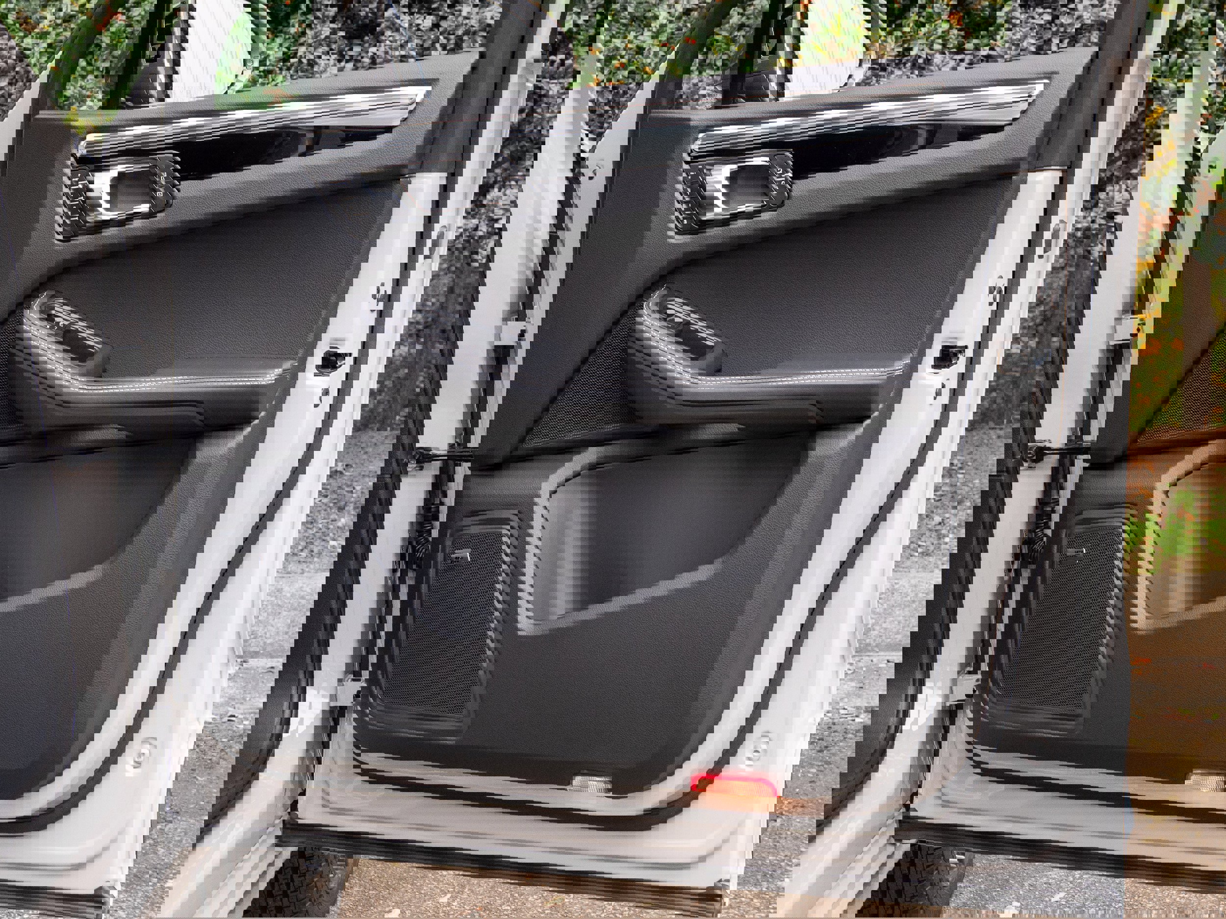 New 2026 Porsche Macan Turbo image 34