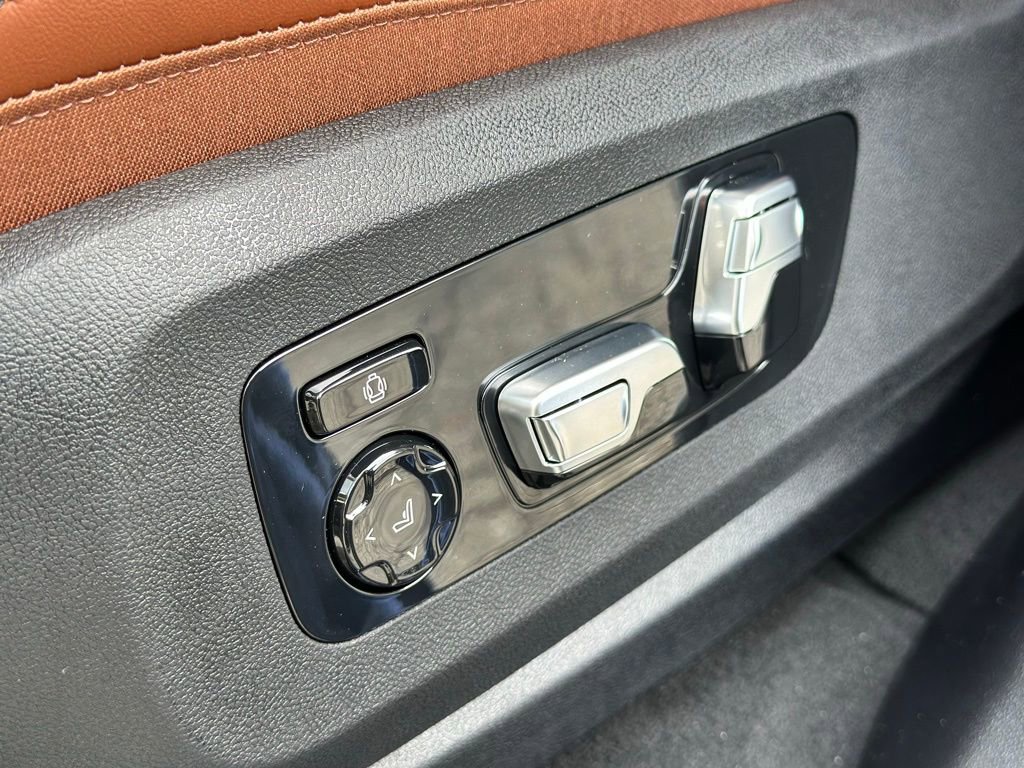 New 2026 BMW X7 M60i image 16