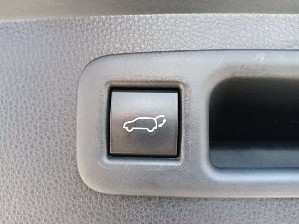 Used 2022 Toyota Highlander XLE AWD/4WD image 31