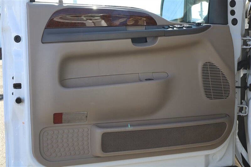 Used 2002 Ford Excursion Limited image 11