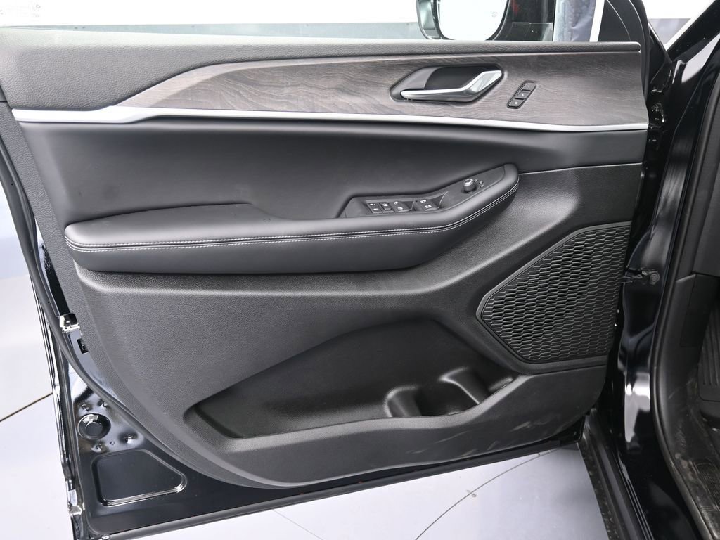 New 2025 Jeep Grand Cherokee Limited w/ Trailer Tow Package image 19